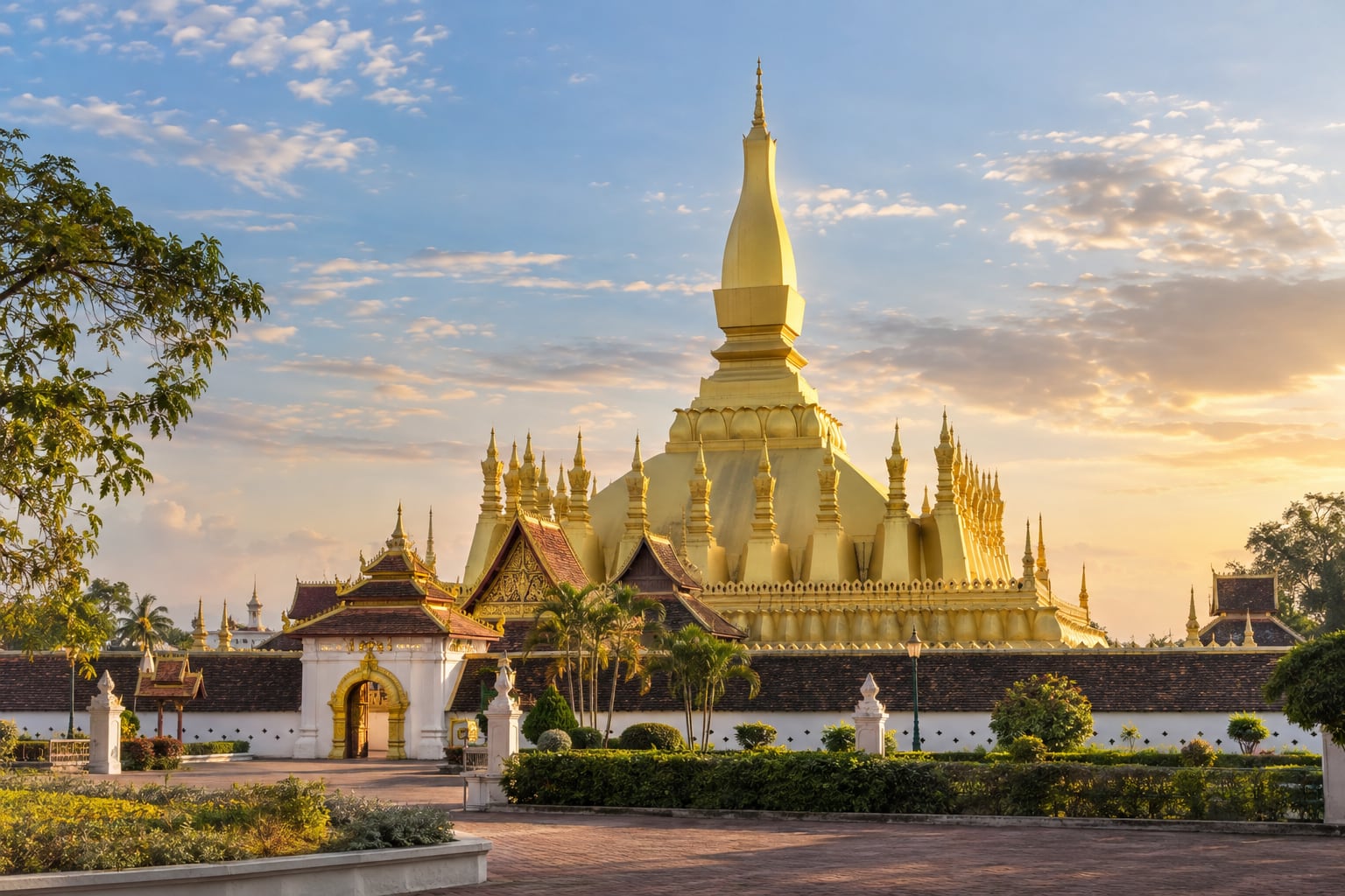พระธาตุหลวงในเวียงจันทน์ สื่อถึงบริบทประเทศลาว